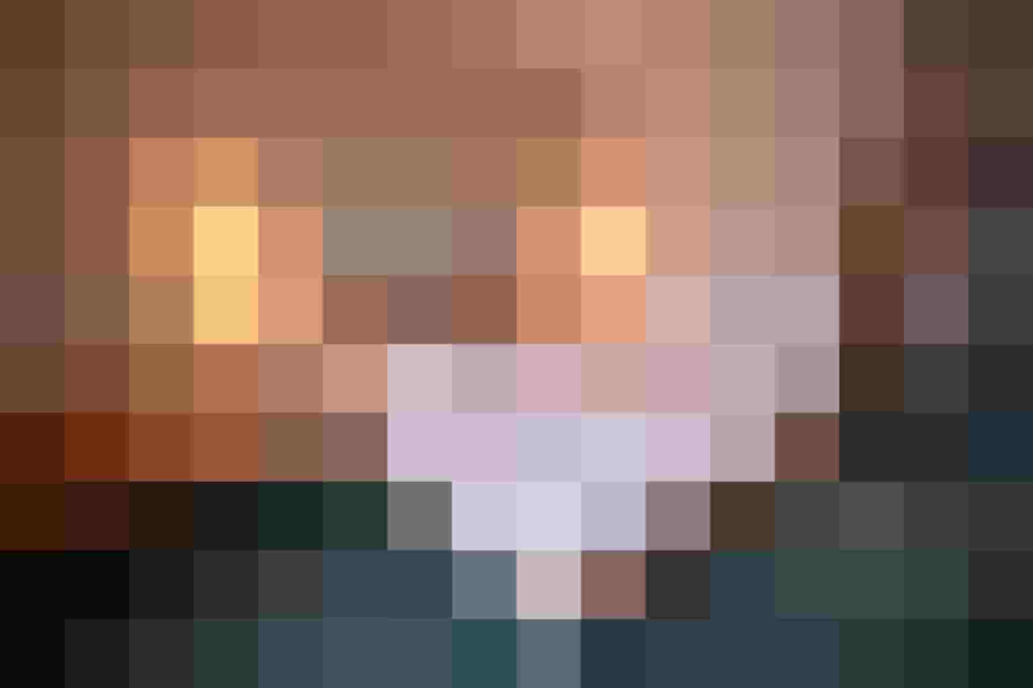 Gemütliches Schlafzimmer mit Holzmöbeln und zwei Betten, ideal für Erholung im Salzburger Land.