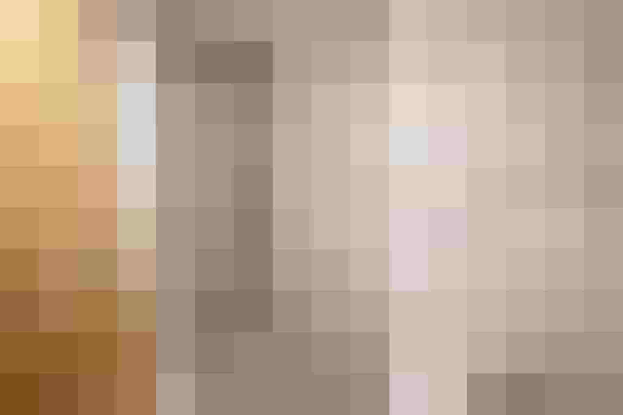 Moderne Dusche in einem Ferienapartment mit hellem, zeitgemäßem Design. Ideal für Ihren Urlaub.